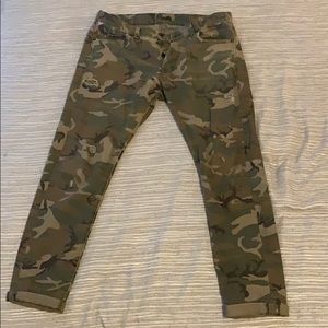 Used camo Levi denim sz 34/32 slim fit.